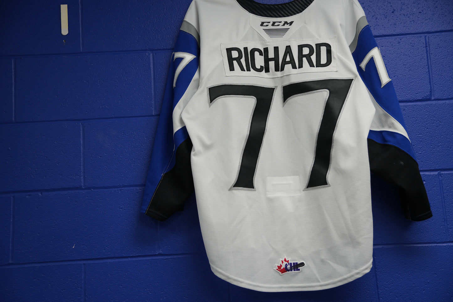 Game-Worn Jersey: #77 Richard (white)